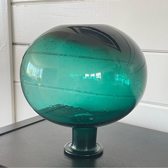 JUST IN Elegant Green Round Glass Vase Home Decor - Picture 3 of 5